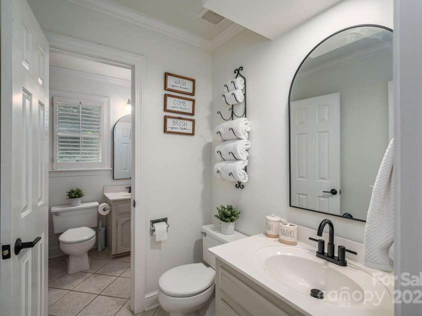 1705 Clubview Circle, Gastonia, NC 28056.  MLS# CAR4271543, YatesRealty ID 29247. 1/2 bath upstairs connected to full bath.