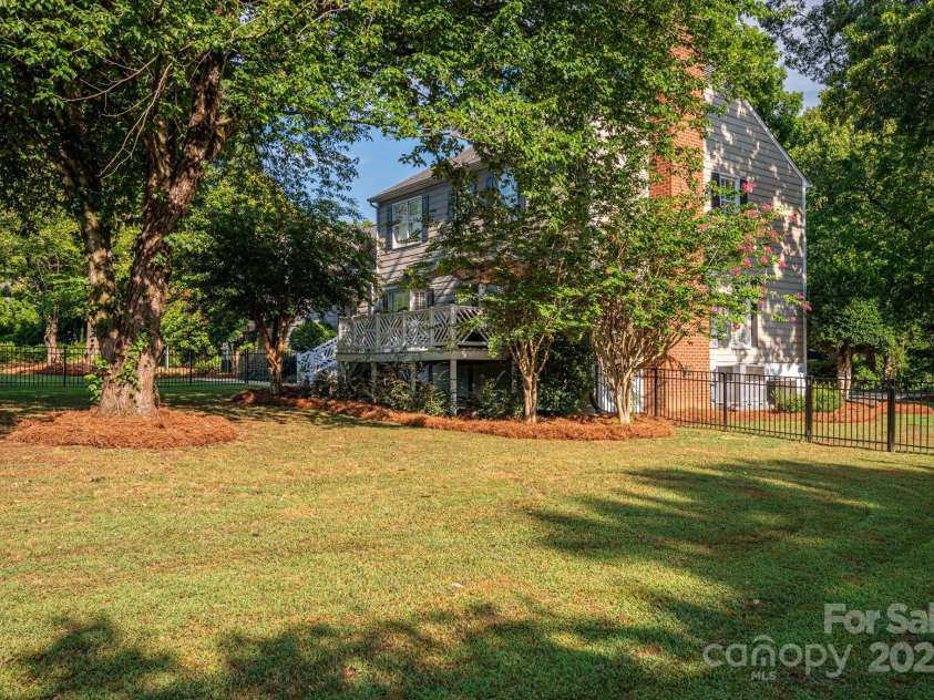 1705 Clubview Circle, Gastonia, NC 28056.  MLS# CAR4271543, YatesRealty ID 29247. 