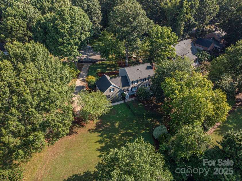 1705 Clubview Circle, Gastonia, NC 28056.  MLS# CAR4271543, YatesRealty ID 29247. 