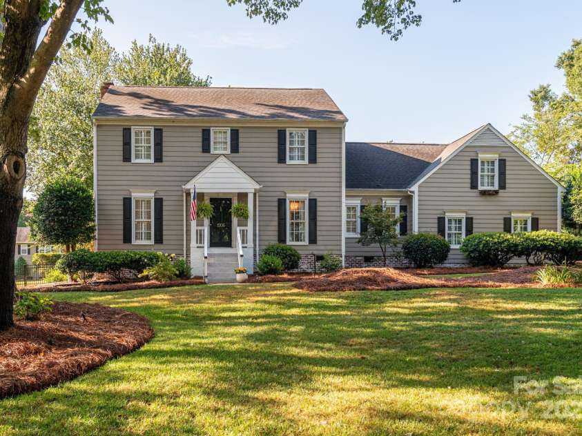 1705 Clubview Circle, Gastonia, NC 28056.  MLS# CAR4271543, YatesRealty ID 29247. Curb appeal, YES!