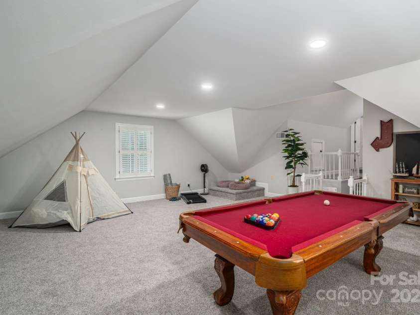 1705 Clubview Circle, Gastonia, NC 28056.  MLS# CAR4271543, YatesRealty ID 29247. HUGE bonus room!