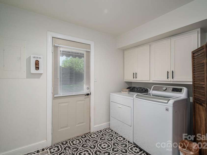 1705 Clubview Circle, Gastonia, NC 28056.  MLS# CAR4271543, YatesRealty ID 29247. Laundry room with new tiled floors. Door to back yard.
