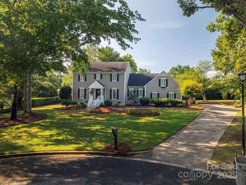 1705 Clubview Circle, Gastonia, NC 28056.  MLS# CAR4271543, YatesRealty ID 29247. View from Cul De Sac