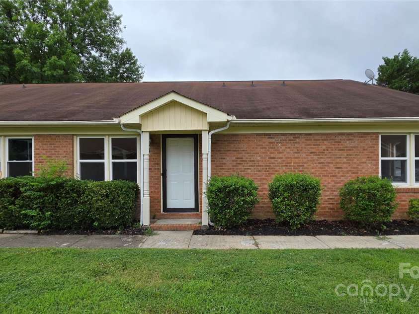 1102 Chandler Drive, Rock Hill, SC 29732.  MLS# CAR4280605, YatesRealty ID 2925. 