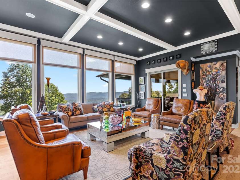 159 Alta Circle, Hendersonville, NC 28739.  MLS# CAR4300821, YatesRealty ID 2925. 