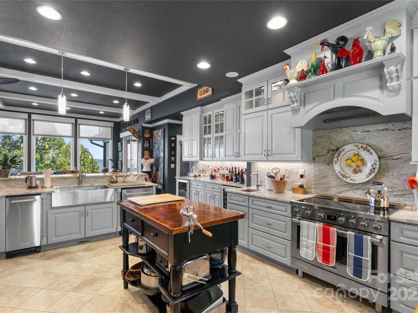 159 Alta Circle, Hendersonville, NC 28739.  MLS# CAR4300821, YatesRealty ID 2925. Fabulous kitchen - perfect for the home chef - or a family of budding bakers!