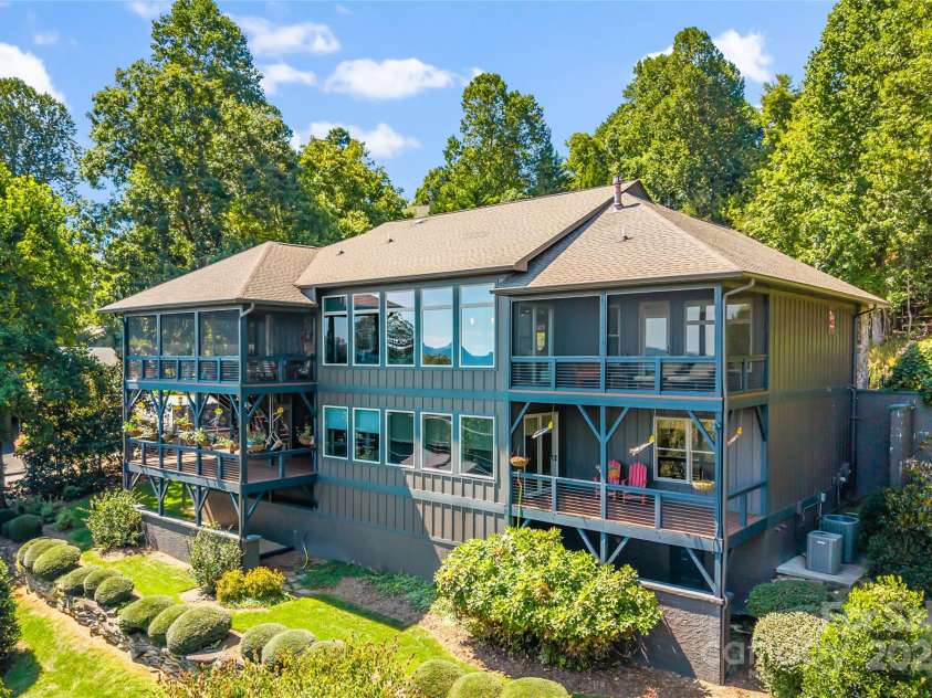 159 Alta Circle, Hendersonville, NC 28739.  MLS# CAR4300821, YatesRealty ID 2925. Impeccably maintained with an eye on detail and comfort!