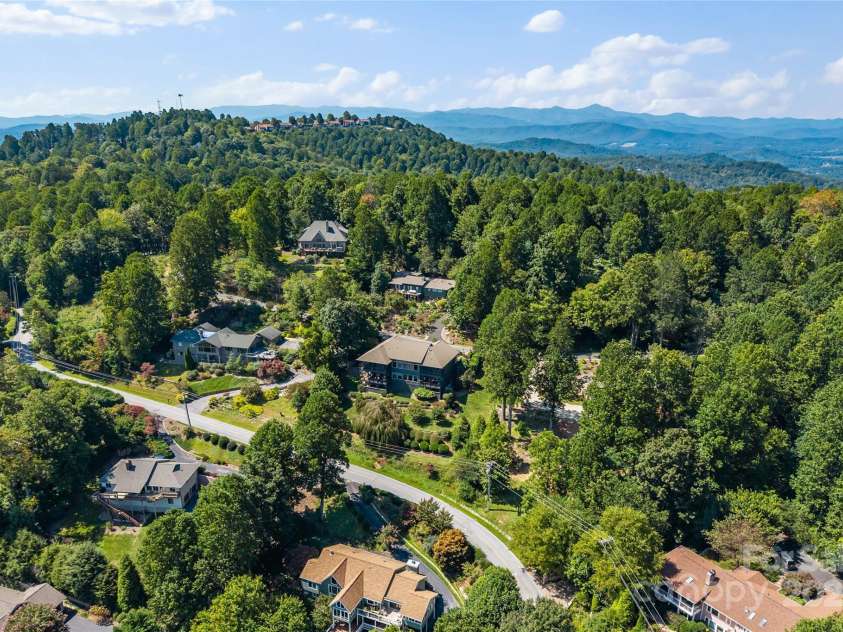 159 Alta Circle, Hendersonville, NC 28739.  MLS# CAR4300821, YatesRealty ID 2925. Nested in the highly desirable south facing slope of Upper Laurel Park - is Alta Circle - a quiet enclave of superbly sited homes.