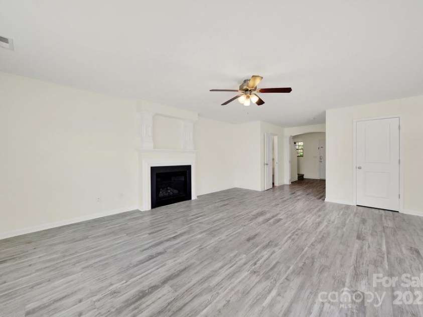 125 Karlstad Lane, Mooresville, NC 28115.  MLS# CAR4286478, YatesRealty ID 29250. 