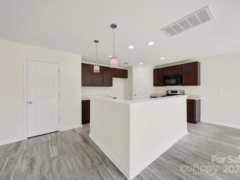125 Karlstad Lane, Mooresville, NC 28115.  MLS# CAR4286478, YatesRealty ID 29250. 