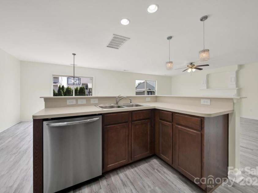 125 Karlstad Lane, Mooresville, NC 28115.  MLS# CAR4286478, YatesRealty ID 29250. 
