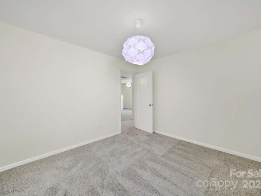 125 Karlstad Lane, Mooresville, NC 28115.  MLS# CAR4286478, YatesRealty ID 29250. 