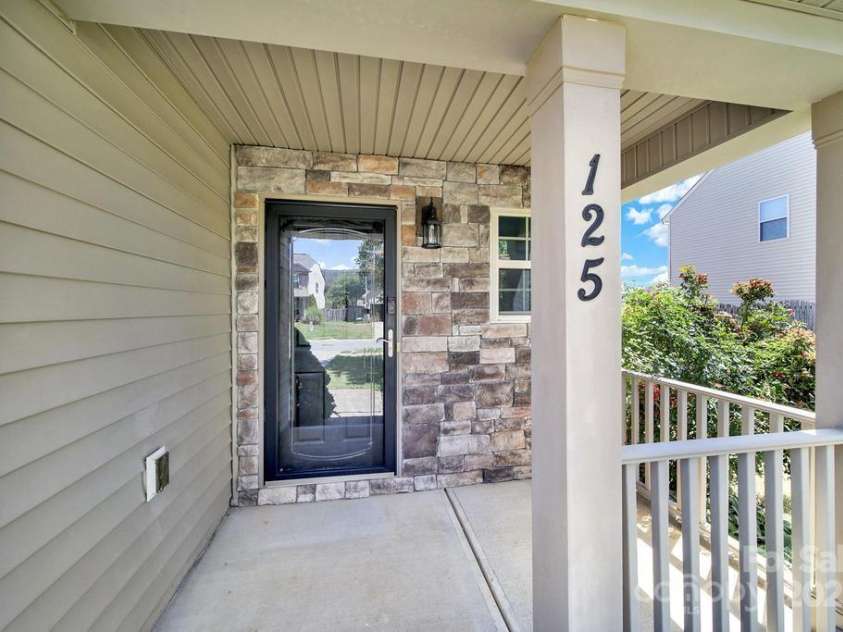 125 Karlstad Lane, Mooresville, NC 28115.  MLS# CAR4286478, YatesRealty ID 29250. 