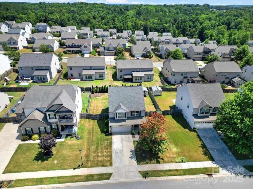 125 Karlstad Lane, Mooresville, NC 28115.  MLS# CAR4286478, YatesRealty ID 29250. 