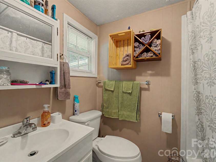 1350 Skeenah Road, Franklin, NC 28734.  MLS# CAR4388615, YatesRealty ID 29250. Bathroom 2