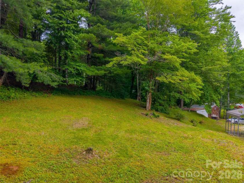 1350 Skeenah Road, Franklin, NC 28734.  MLS# CAR4388615, YatesRealty ID 29250. Flat Yard up Top