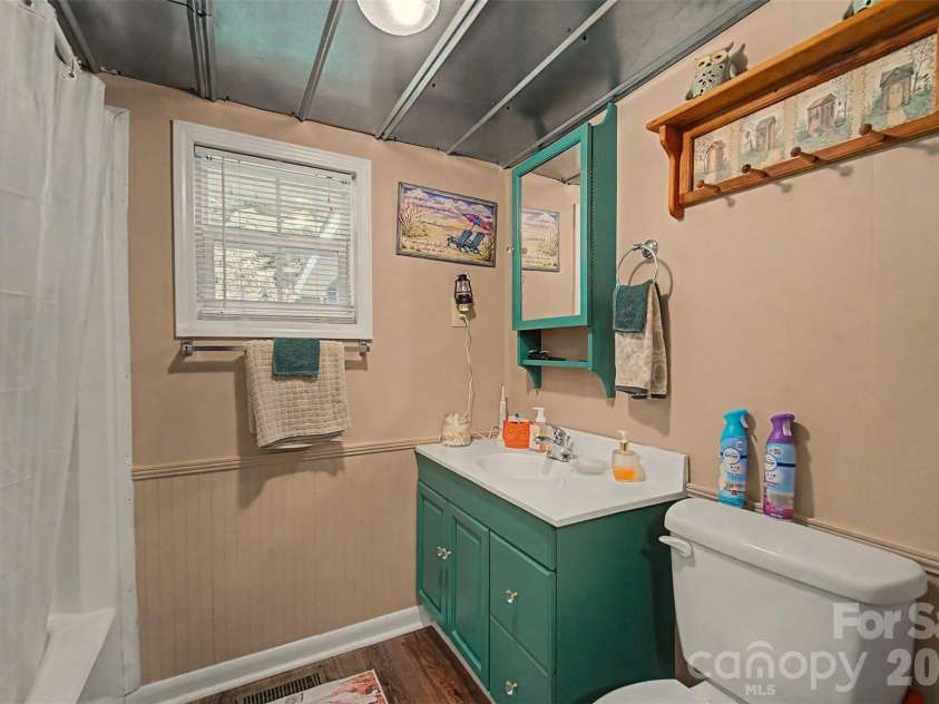 1350 Skeenah Road, Franklin, NC 28734.  MLS# CAR4388615, YatesRealty ID 29250. Full Bath 1