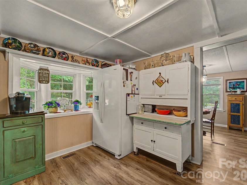 1350 Skeenah Road, Franklin, NC 28734.  MLS# CAR4388615, YatesRealty ID 29250. Kitchen