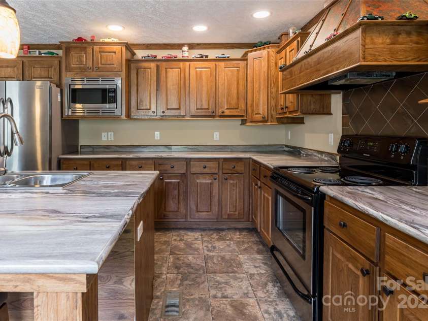 78 Hillcrest Drive, Candler, NC 28715.  MLS# CAR4286565, YatesRealty ID 29251. 