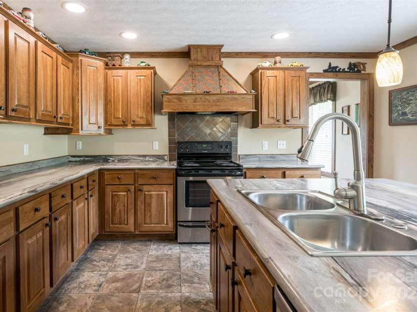 78 Hillcrest Drive, Candler, NC 28715.  MLS# CAR4286565, YatesRealty ID 29251. 