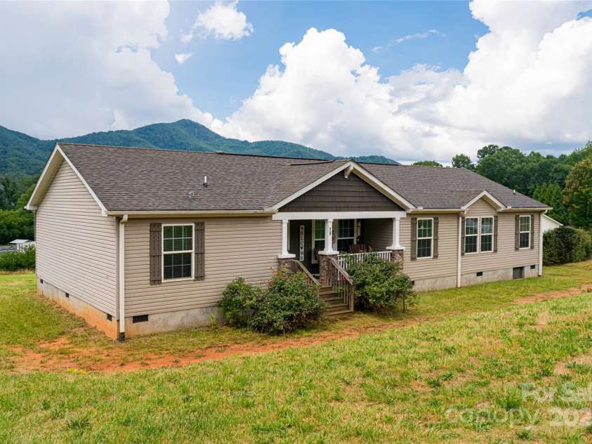 78 Hillcrest Drive, Candler, NC 28715.  MLS# CAR4286565, YatesRealty ID 29251. 