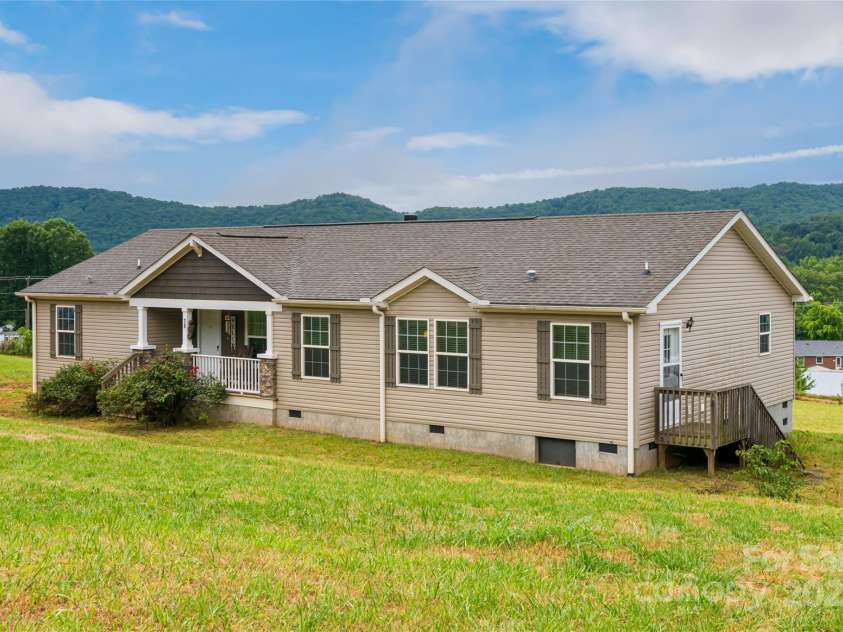 78 Hillcrest Drive, Candler, NC 28715.  MLS# CAR4286565, YatesRealty ID 29251. 