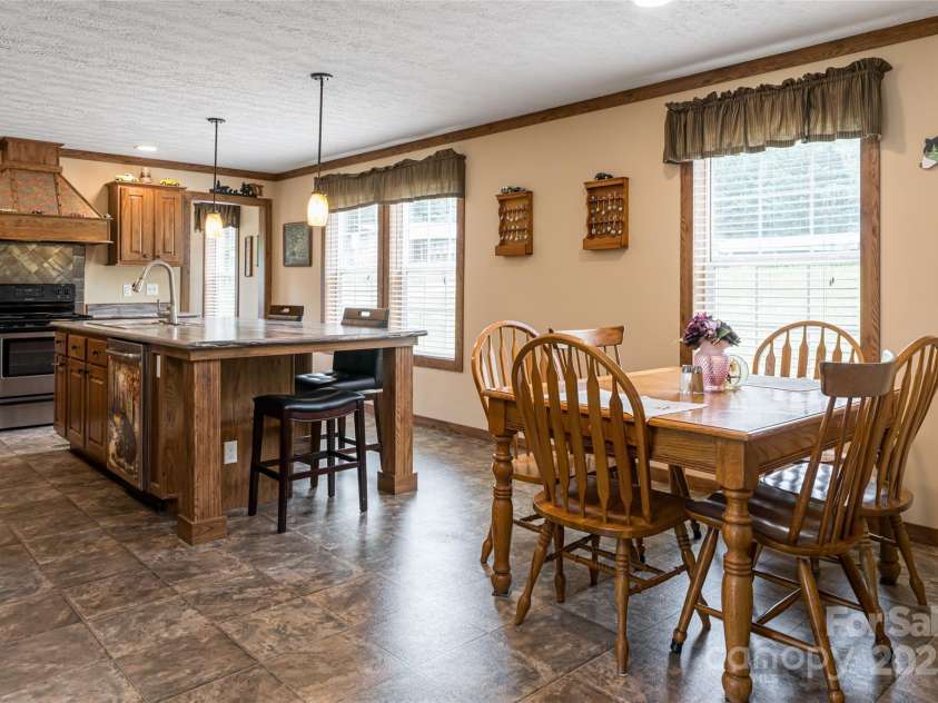 78 Hillcrest Drive, Candler, NC 28715.  MLS# CAR4286565, YatesRealty ID 29251. A culinary dream come true!