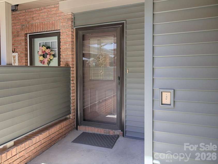 833 Coventry Lane, Statesville, NC 28677.  MLS# CAR4388371, YatesRealty ID 29251. Come inside ...
