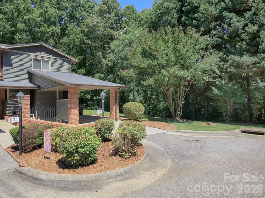 833 Coventry Lane, Statesville, NC 28677.  MLS# CAR4388371, YatesRealty ID 29251. Popular end unit