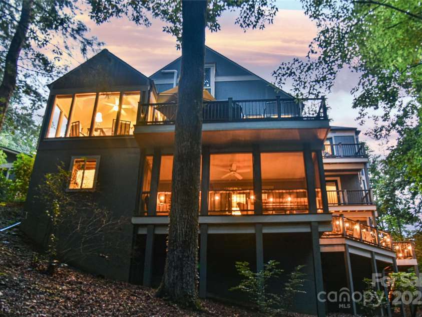 409 North Fork Road, Black Mountain, NC 28711.  MLS# CAR4284708, YatesRealty ID 29252. 