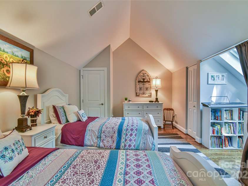 409 North Fork Road, Black Mountain, NC 28711.  MLS# CAR4284708, YatesRealty ID 29252. 