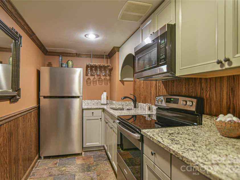 409 North Fork Road, Black Mountain, NC 28711.  MLS# CAR4284708, YatesRealty ID 29252. 