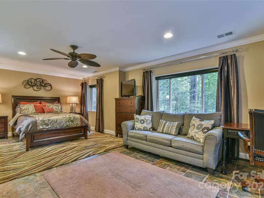 409 North Fork Road, Black Mountain, NC 28711.  MLS# CAR4284708, YatesRealty ID 29252. 