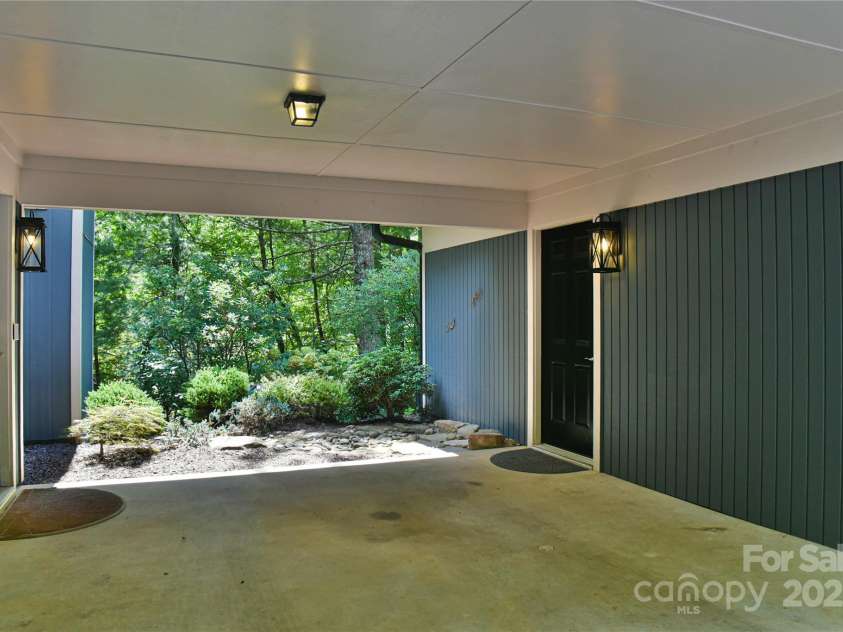 409 North Fork Road, Black Mountain, NC 28711.  MLS# CAR4284708, YatesRealty ID 29252. 