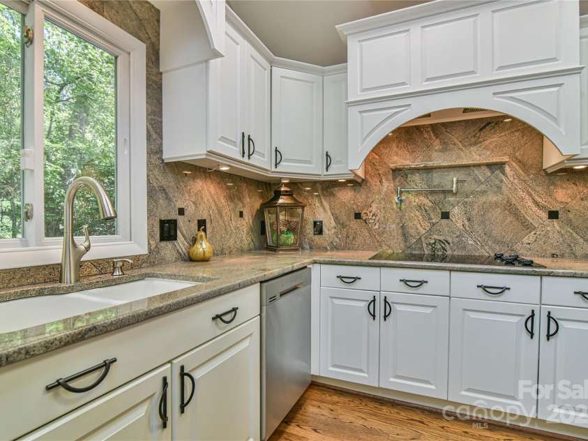 409 North Fork Road, Black Mountain, NC 28711.  MLS# CAR4284708, YatesRealty ID 29252. Stunning traditional kitchen with custom cabinetry, granite counters, backsplash, and brand new appliances.