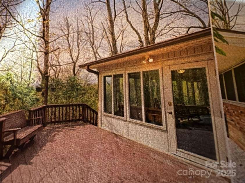 203 Haywood Knolls Drive, Hendersonville, NC 28791.  MLS# CAR4287277, YatesRealty ID 29253. 