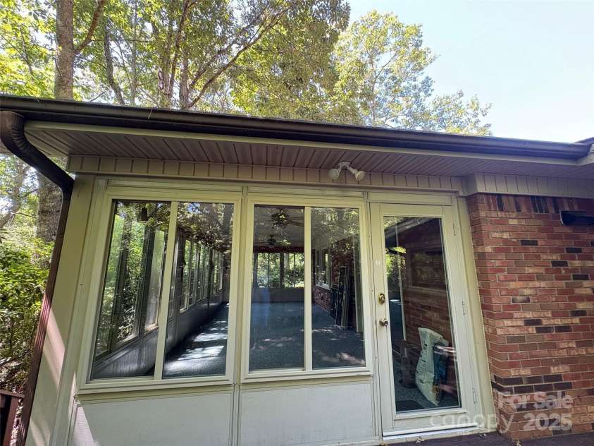203 Haywood Knolls Drive, Hendersonville, NC 28791.  MLS# CAR4287277, YatesRealty ID 29253. 
