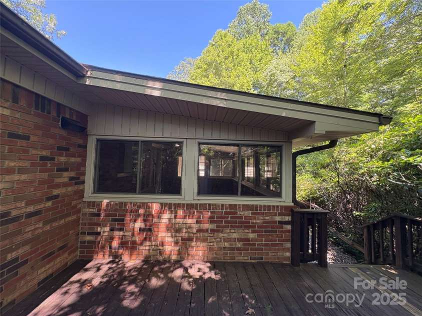 203 Haywood Knolls Drive, Hendersonville, NC 28791.  MLS# CAR4287277, YatesRealty ID 29253. 