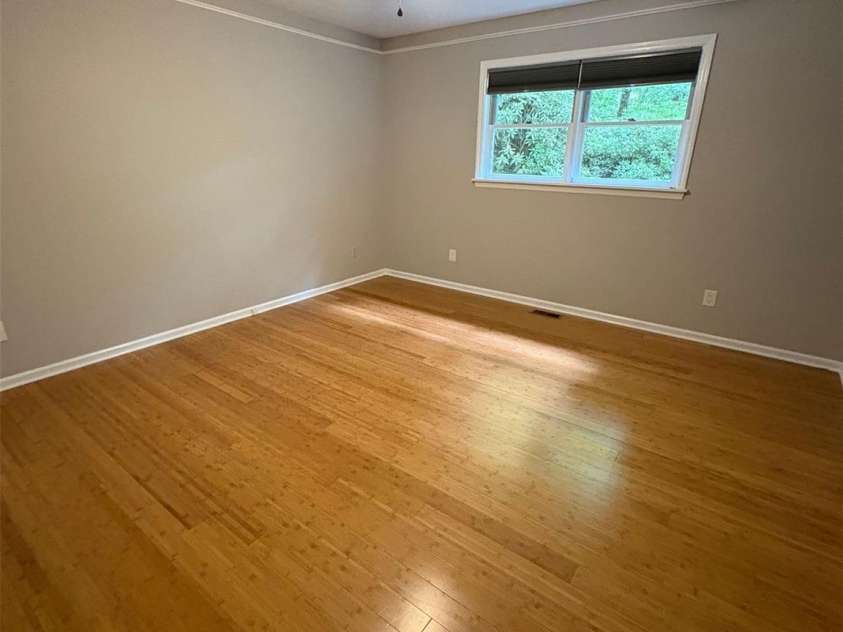 203 Haywood Knolls Drive, Hendersonville, NC 28791.  MLS# CAR4287277, YatesRealty ID 29253. 