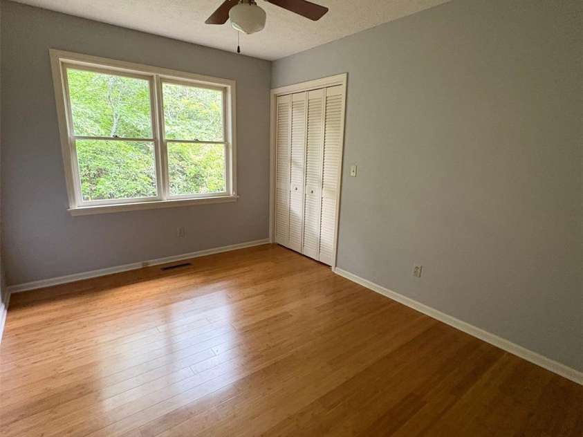 203 Haywood Knolls Drive, Hendersonville, NC 28791.  MLS# CAR4287277, YatesRealty ID 29253. 