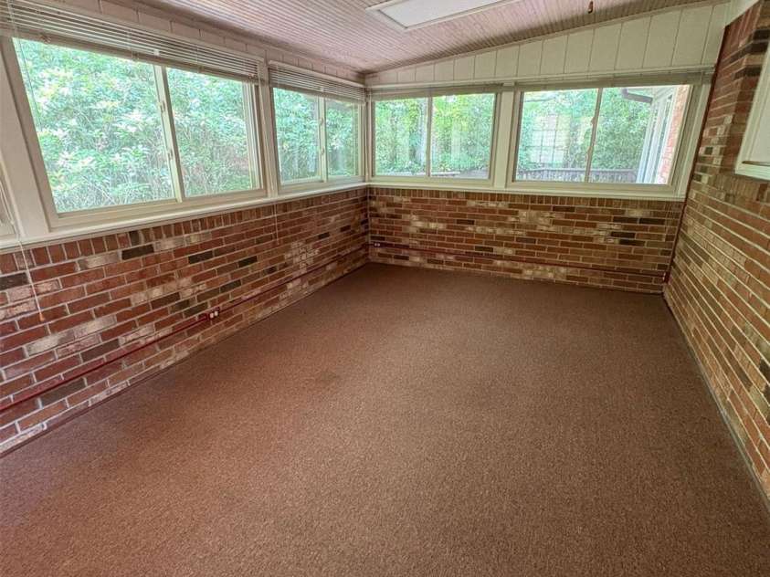 203 Haywood Knolls Drive, Hendersonville, NC 28791.  MLS# CAR4287277, YatesRealty ID 29253. 