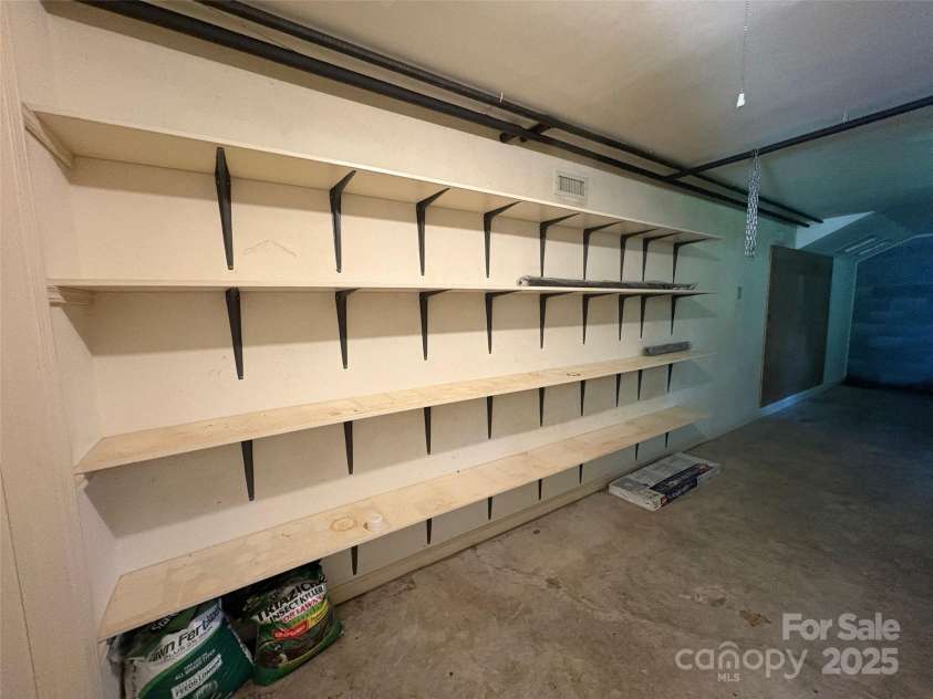 203 Haywood Knolls Drive, Hendersonville, NC 28791.  MLS# CAR4287277, YatesRealty ID 29253. 