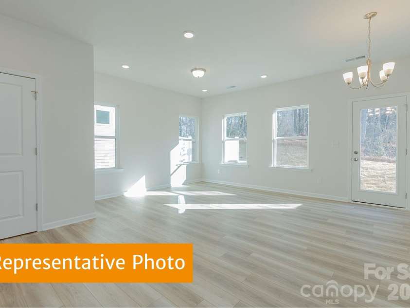 5644 Ringneck Road, Charlotte, NC 28216.  MLS# CAR4392165, YatesRealty ID 29253. Rutledge Kitchen