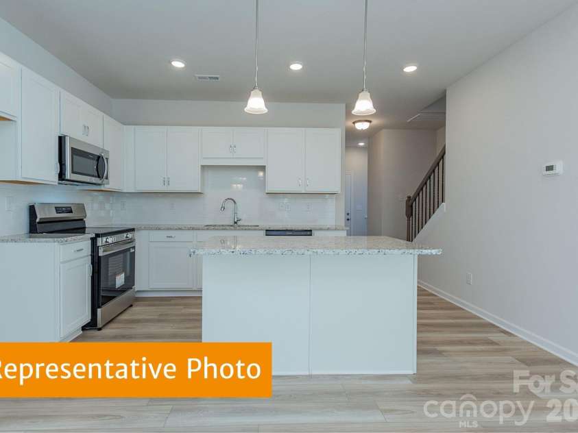 5644 Ringneck Road, Charlotte, NC 28216.  MLS# CAR4392165, YatesRealty ID 29253. Rutledge Kitchen