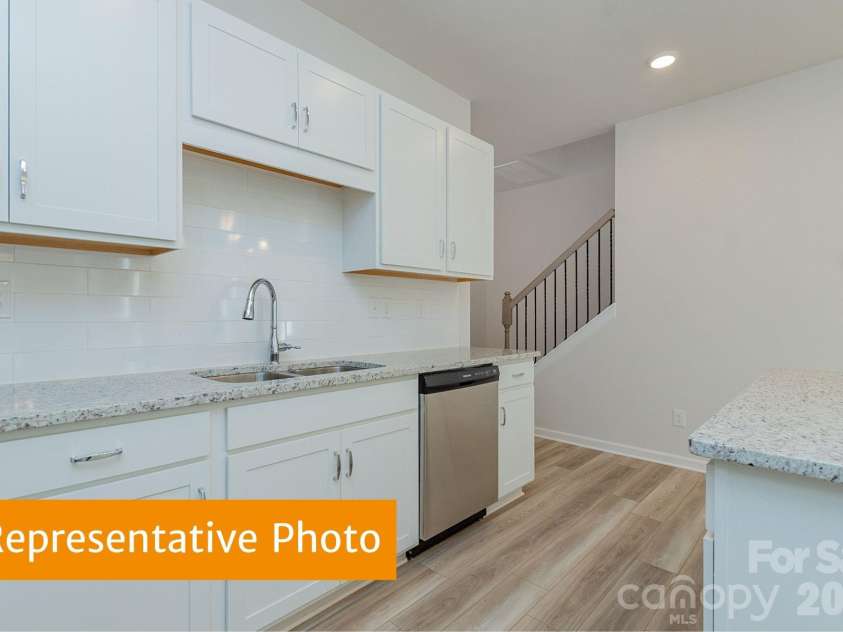 5644 Ringneck Road, Charlotte, NC 28216.  MLS# CAR4392165, YatesRealty ID 29253. Rutledge Kitchen