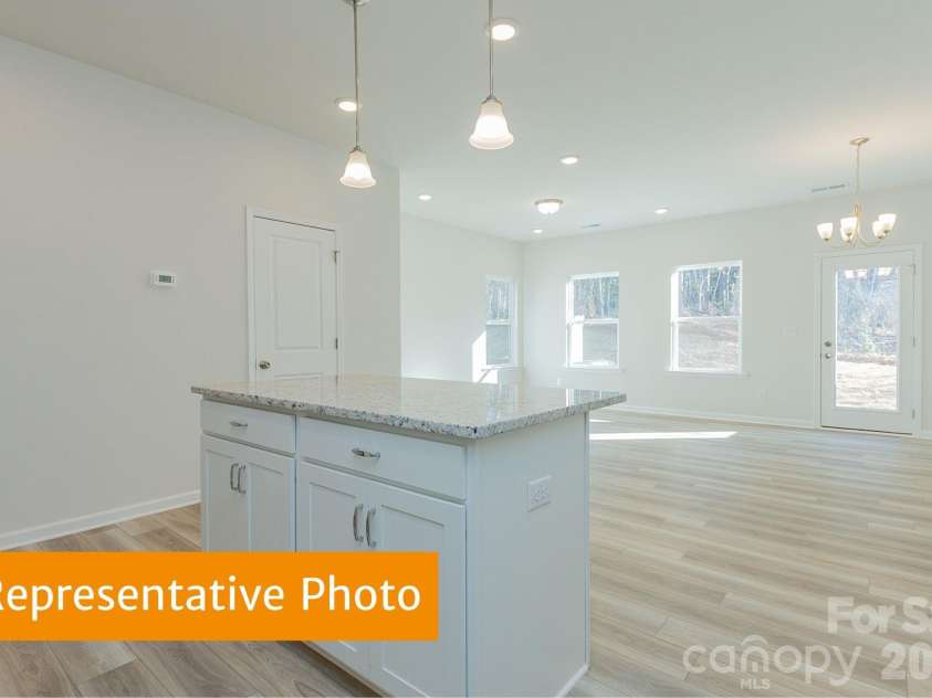 5644 Ringneck Road, Charlotte, NC 28216.  MLS# CAR4392165, YatesRealty ID 29253. Rutledge Kitchen Island