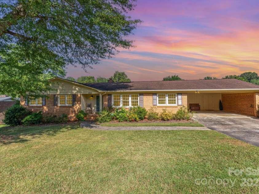 1218 Westwood Drive, Shelby, NC 28152.  MLS# CAR4286529, YatesRealty ID 29255. 