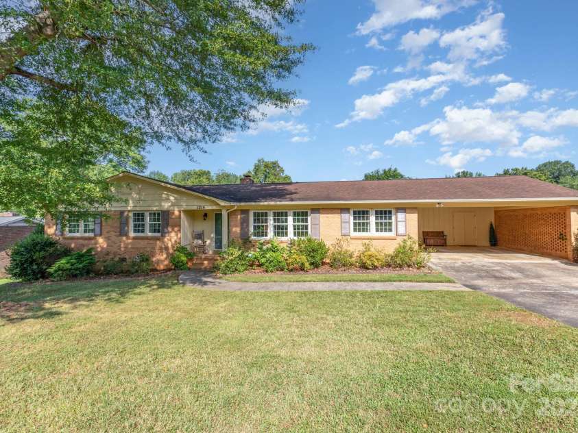 1218 Westwood Drive, Shelby, NC 28152.  MLS# CAR4286529, YatesRealty ID 29255. 