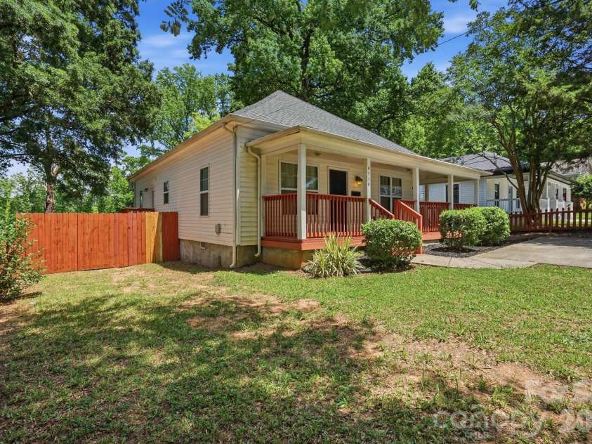 4514 Wildwood Avenue, Charlotte, NC 28208.  MLS# CAR4391328, YatesRealty ID 29255. 