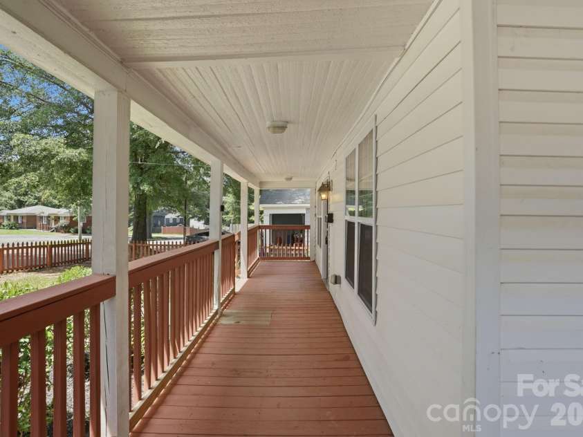 4514 Wildwood Avenue, Charlotte, NC 28208.  MLS# CAR4391328, YatesRealty ID 29255. 